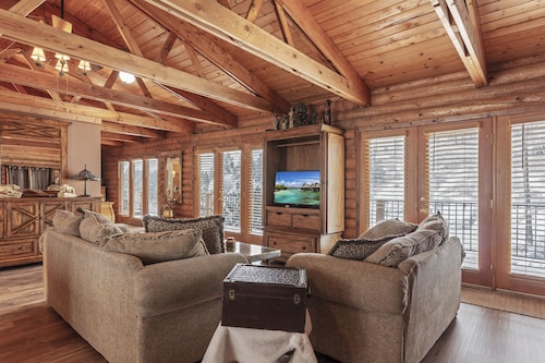 Lookout Mountain, Log cabin Golden, Wedding venue, Red Rock concerts, skiing