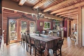 Dining - Lookout Mountain, Log cabin Golden, Wedding venue, Red Rock concerts, skiing (Golden)