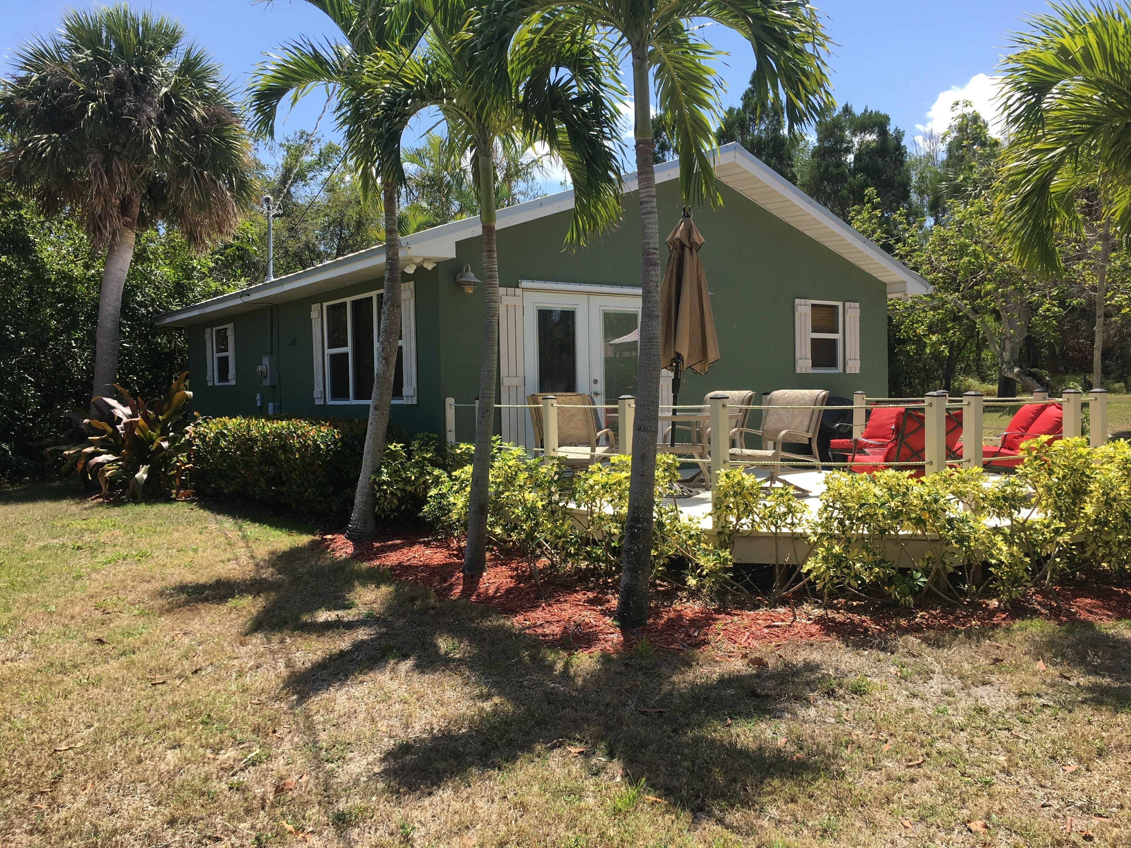  2 Bedroom Cozy House with great views of the Indian River Waterway in Jen. Bch.