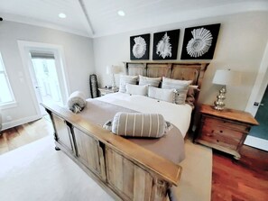 4 bedrooms, desk, iron/ironing board, travel cot - POSHPADZ Villa Delray Private Pool & Steps To Delray BeachBBQ-Sleeps 10 (Delray Beach)