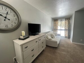 TV, fireplace, DVD player, books - Sanitized Country home with backyard tiki hut and firepit (Arroyo Grande)