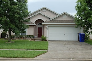 Front - Roomy and Comfy 3BR Villa South Facing Private Pool - Close to Disney Parks (Kissimmee)
