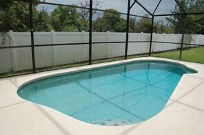 Private heated Pool - no rear neighbors - Roomy and Comfy 3BR Villa South Facing Private Pool - Close to Disney Parks (Kissimmee)