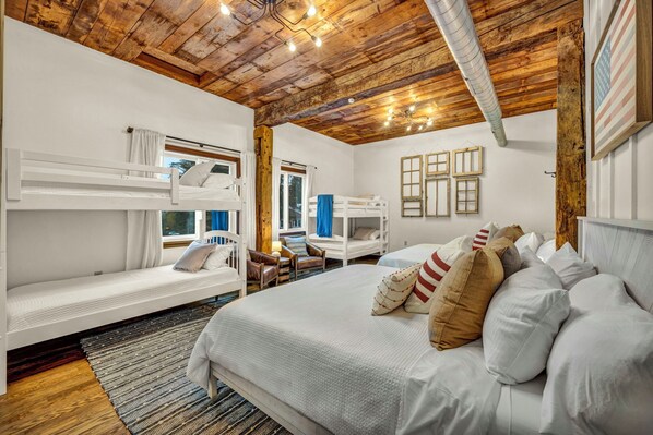 4 bedrooms, desk, iron/ironing board, travel crib