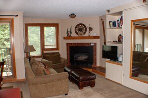 Smart TV, fireplace, video games, DVD player - Ski-in Ski-Out:King in Master; Quiet End Unit; high speed secure internet (Winter Park)