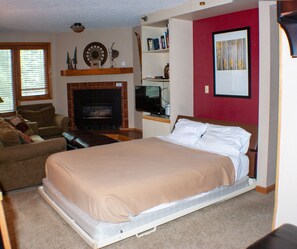 2 bedrooms, iron/ironing board, travel cot, free WiFi