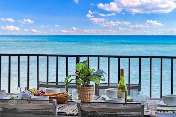 Hololani A204 ocean front lanai 1