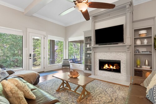 Sleeps 22! First Class home with 2 master suites on Lake Sam Rayburn! 