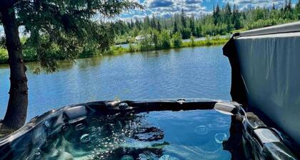 Luxury Riverside Chena River House North Suite with Hot Tub
