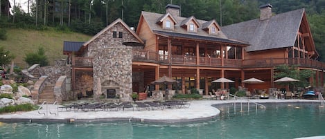 Piscine extérieure, piscine chauffée