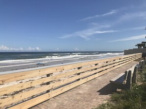Beach nearby, sun loungers, beach towels
