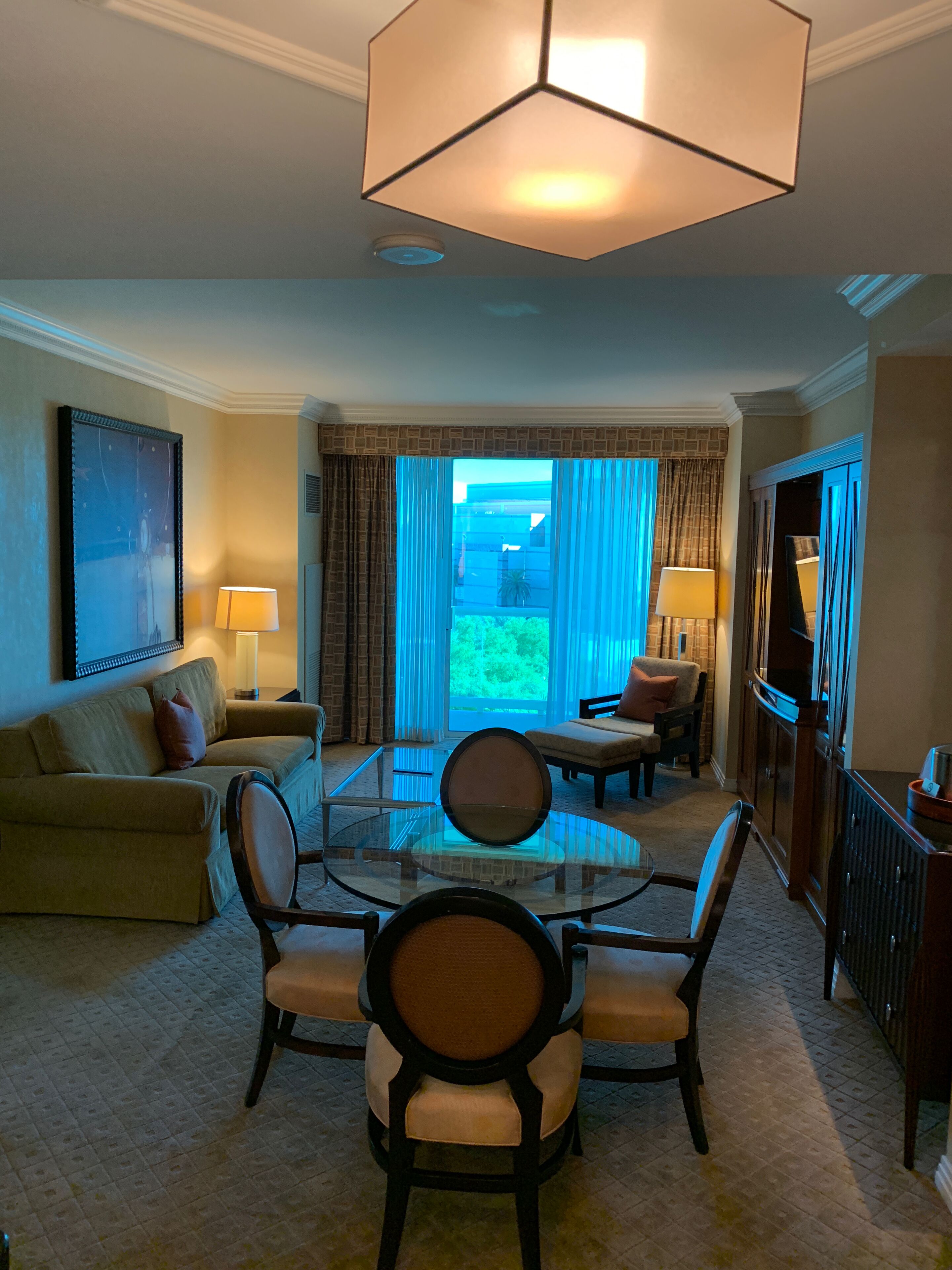 TV connectée, lecteur de DVD, espaces bureaux