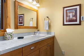 Hair dryer, towels - Outpost: Windflower 2113 (Wilson)