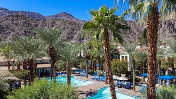 Utomhuspool och uppvärmd pool