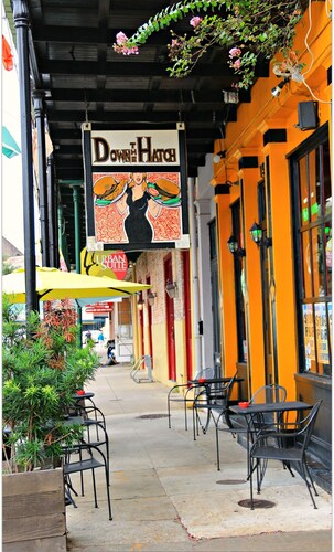 Garden District Condo - Steps to Magazine and St. Charles - Off street parking