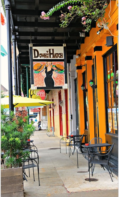 Garden District Condo - Steps to Magazine and St. Charles - Off street parking