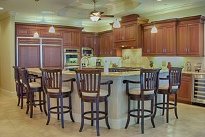 Fridge, microwave, oven, stovetop - Luxury Beachfront Penthouse Villa On Sunset Beach/TrophyKitchen/HotTub/BeachGear (Treasure Island)