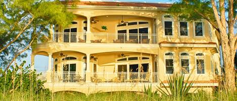 المنشأة من الخارج