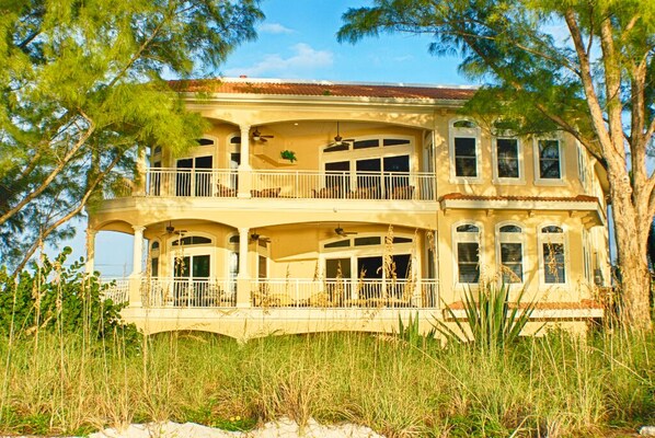 Exterior - Luxury Beachfront Penthouse Villa On Sunset Beach/TrophyKitchen/HotTub/BeachGear (Treasure Island)