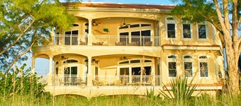 Luxury Beachfront Penthouse Villa On Sunset Beach/TrophyKitchen/HotTub/BeachGear