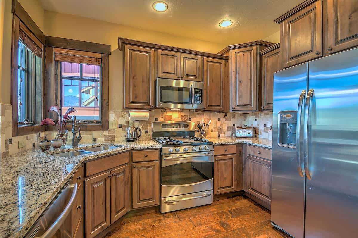 ثلاجة، ميكروويف، فرن، موقد طهي مسطح