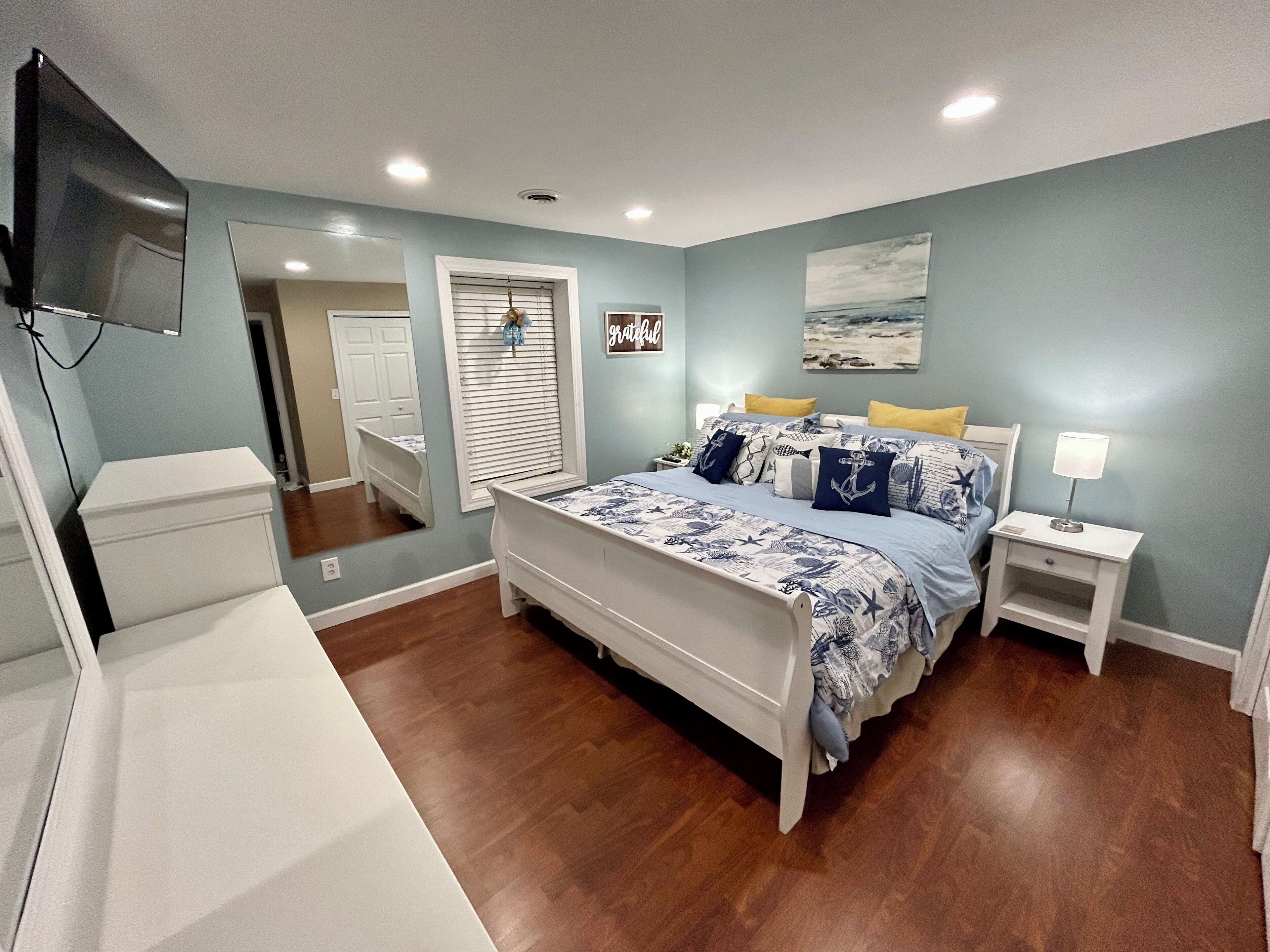 5 bedrooms, in-room safe, desk, iron/ironing board