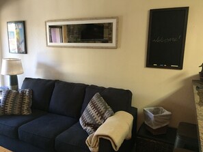 Televisión y chimenea