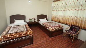 Quarto casal ou duplo básico, 2 camas de solteiro, para não fumantes, vista para a montanha