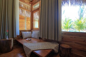 Minibar, Zimmersafe, Schreibtisch, kostenloses WLAN