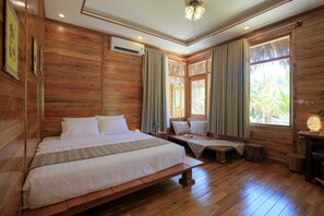 Minibar, coffres-forts dans les chambres, bureau, Wi-Fi gratuit