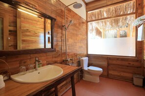 تجهيزات دش، مستلزمات مجانية للعناية الشخصية، مجففات شعر، خف للقدمين