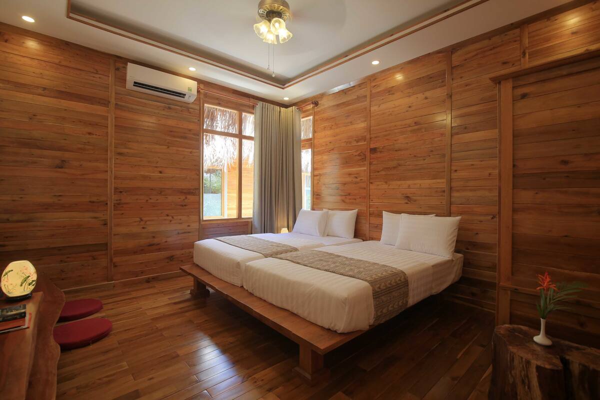 Villa, vista al jardín | Minibar, caja de seguridad en la habitación, escritorio y wifi gratis 