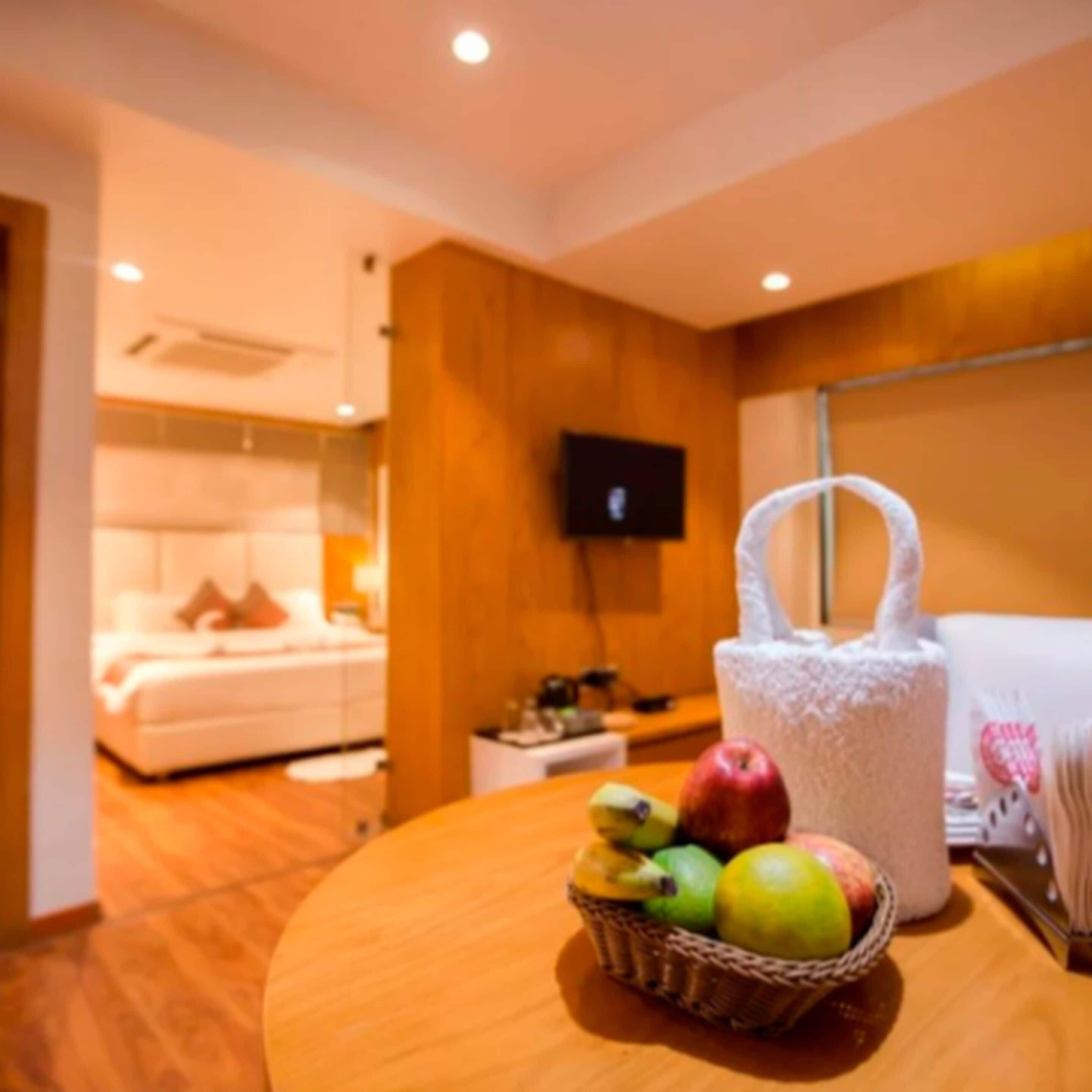 1 bedroom, Egyptian cotton sheets, premium bedding, minibar