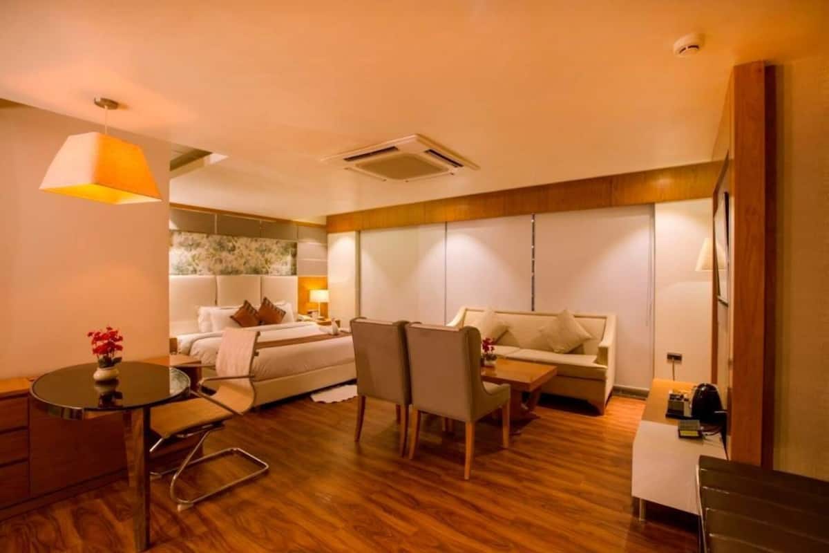 1 bedroom, Egyptian cotton sheets, premium bedding, minibar
