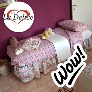 Frette Italian sheets, down duvets, desk, free WiFi