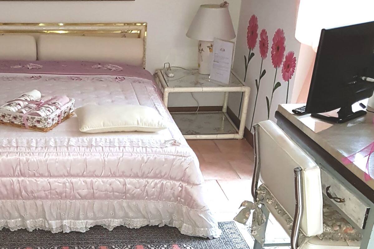 Comfort kamer, 1 slaapkamer, magnetron, uitzicht op park | Italiaanse Frette-lakens, donzen dekbedden, een bureau, gratis wifi