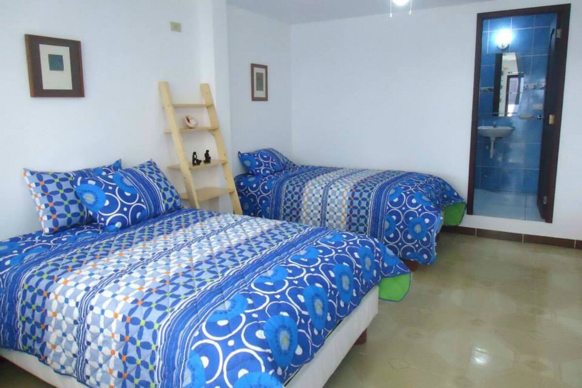 Habitación triple (Room 2, 3, 4) | Caja fuerte y wifi gratis