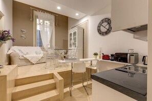 Lobby sitting area - Trevi Miracle Suite (Rome)