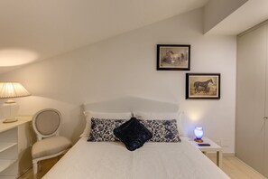 Deluxe Apartment, 3 Bedrooms, 2 Bathrooms, City View - Trevi Miracle Suite (Rome)