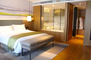 Ropa de cama de alta calidad y minibar 