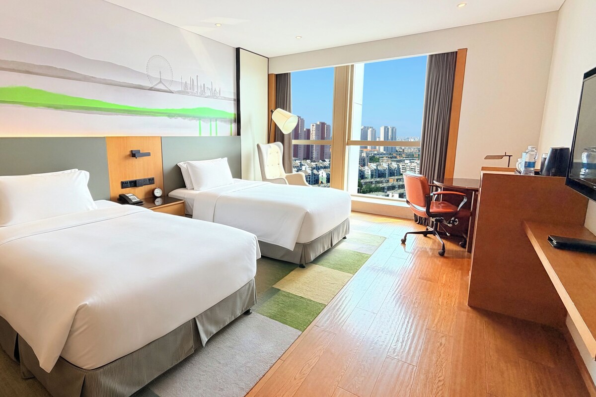 Habitación estándar, 2 camas individuales, vista a la ciudad | Ropa de cama de alta calidad y minibar 