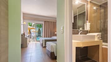 Superior Double or Twin Room (Sharing Pool) | In-room safe, desk, blackout drapes, free WiFi