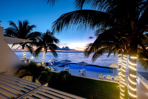 The most Romantic Oceanfront Penthouse condo on the island!