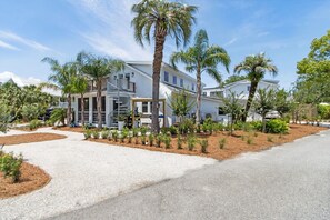 Exterior - Charming Studio Apartment E - Steps to Beach & Dining (Saint Simons Island)