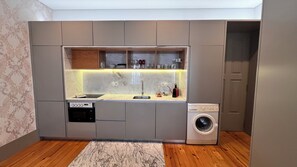 Fridge, microwave, oven, stovetop - Cozy Flat Porto Downtown W/ Balcony By Timeless Vacations (Porto)
