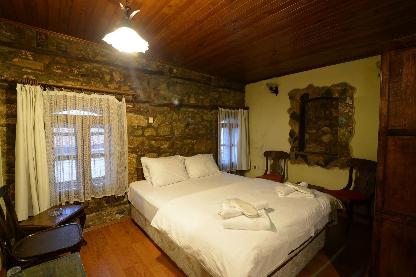 minibar, soundproofing, free wifi