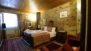 Minibar, sistema de insonorización y wifi gratis