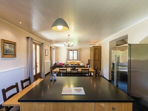 Dining - Poolside Luxury Villa in Montignac (Montignac)