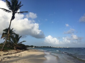 Beach nearby, sun-loungers, beach towels
