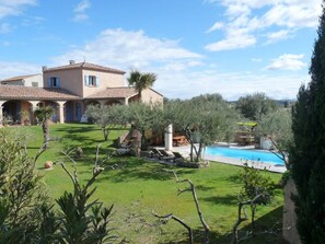 A heated pool, pool loungers - Villa with Pool in Roquemaure (Roquemaure)